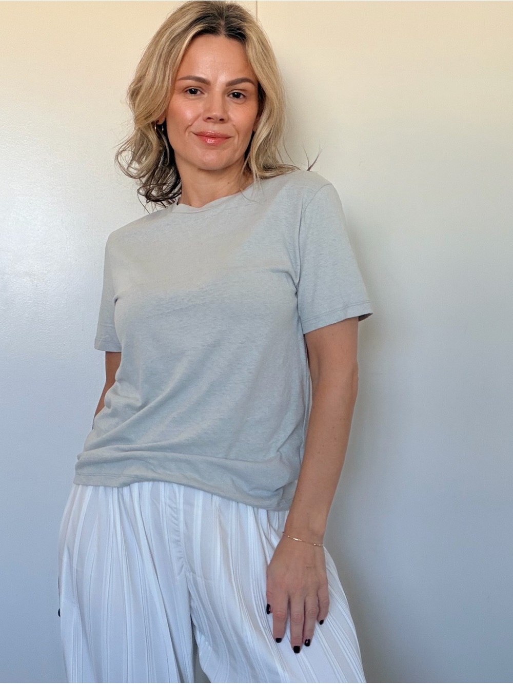 Almina Concept Everyday Crew Neck Tee in Light Gray